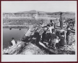 1971 Original Press Photo Rural Korea Children Pond Irrigation Asia M. Guthrie - £22.74 GBP