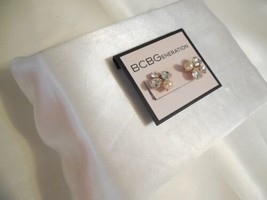 BCBGeneration 5/8&quot; Gold Tone Crystal &amp; Pearl Jeweled Stud Earrings F318 - £9.86 GBP