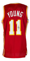 Trae Giovane Atlanta Autografato Personalizzato Rosso Maglia da Basket JSA - £271.37 GBP