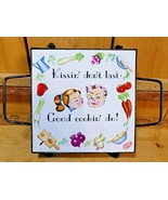 Lefton Metal Ceramic Trivet-Kissin&#39; don&#39;t last Good cookin&#39; do! Vintage ... - €35,11 EUR