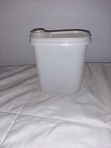 TUPPERWARE 792-10 CLEAR BEVERAGE Buddy Container Pitcher With Flip Top L... - $110.38 MXN