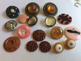 VTG lot of 17 Lucite plastic buttons mix color &amp; size for jewelry &amp; crafts - £16.52 GBP