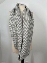 J. Crew Gray White Zig Zag Chevron Knit Chunky Infinity Scarf 13&quot; 07052 - £21.20 GBP