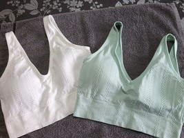 2 x  pull on bra bralette size Medium approx usa 10-12  uk 14-16  eur 44-46 - £10.75 GBP