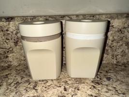 Vintage Tupperware Salt And Pepper Shakers No. 1471-10 And 1471-10 - £19.73 GBP