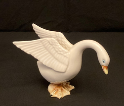 Vintage Norcrest porcelain swan figurine white with blue eyes made in Japan - £6.32 GBP