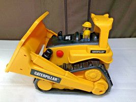 CAT Loader Toy - $148.48 MXN