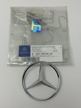 NEW Genuine Mercedes-Benz 2000-2006 S-Class Mercedes Star Emblem Rear 2207580058 - £19.42 GBP