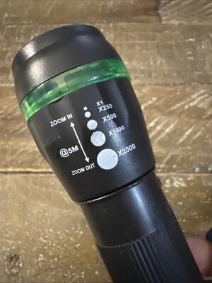 Zoom led flashlight Item image 3