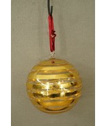 2004 Christmas Tree Ornament Hand Blown Gold Embossed Spiral Round Globe 5&quot; - £17.38 GBP