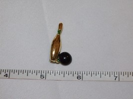 Gerry&#39;s Vintage Gold Tone w/ Green and Black Enamel Bowling Pin and Ball Lapel - £14.36 GBP