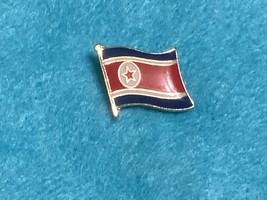  Korea Propaganda Badge Pin (DPRK) - $372.63 MXN