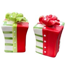  Christmas Gift Box Salt &amp; Pepper Shakers Red Green Holiday Kitchen Decor - $18.99