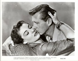 Pride of the Blue Grass Lloyd Bridges Margaret Sheridan kiss 8x10 inch photo - £9.59 GBP