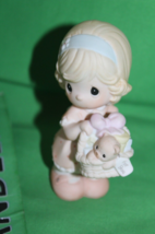 Precious Moments PMI Give With A Grateful Heart 0000382 Figurine 2004 Girl - $29.69