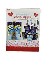 Valentine’s Day 3+ Space Carabiner Makes 20/3+/ Toy Exch. Card kit. - $153.45 MXN