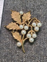 Vintage Goldtone Crown Trifari Brooch Pin Leaf Bouquet Flower Design Faux Pearl - £37.19 GBP