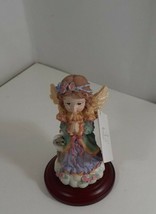 Christmas Around the World The Praying Angel Figurine 5 1/2 inches very good - £4.65 GBP