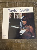 Taylor Swift 2025 Official 16 Month Calendar - $556.47 MXN