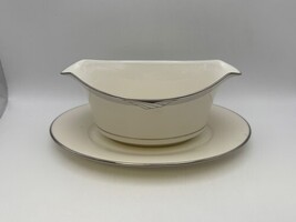 Noritake Fine China STERLING COVE Gravy Boat with Attached Underplate - $1,380.19 MXN Noritake Fine China STERLING COVE Gravy Boat with Attached Underplate - $1,380.19 MXN
