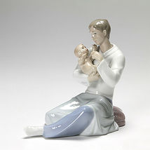 Nao by Lladro 02001599 A Father&#39;s Love  - £115.76 GBP