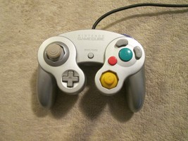 Genuine Silver Nintendo Gamecube Controller - £26.74 GBP