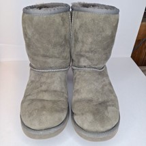 UGG Boots Womens 7 Classic Short Gray Suede Sheepskin Fur Lined Mid Calf 5825 - £19.89 GBP