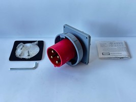Hubbell HBL460B7W 60A 480V 3‑Phase Watertight Inlet - €387,53 EUR Hubbell HBL460B7W 60A 480V 3‑Phase Watertight Inlet - €387,53 EUR