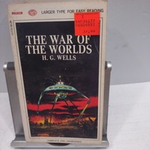 VTG 1967 HG WELLS &quot;The War Of The Worlds&quot; Easy Eye Larger Type Paperback Edition - £9.61 GBP