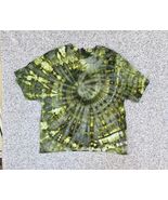 Gilden Men’s Dark Green Yellow Spiral Ice Tie Dye Short Sleeve Shirt Siz... - $21.56