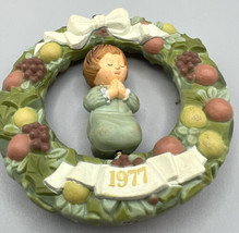 Hallmark Tree Trimmer Collection  Fruit Wreath Child Praying  3.5&quot; Dia. 1977 - £7.86 GBP