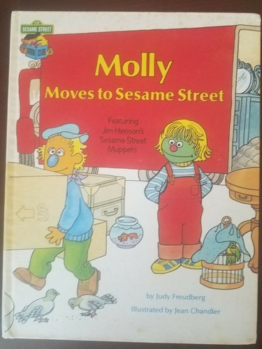 Vintage Molly Moves To Sesame Street Hardcover Kinder Buch - $50.37