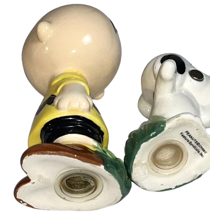 Peanuts Charlie Brown and Snoopy Figurine Salt and Pepper Shaker W/Magnets Item image 6