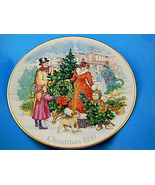  Victorian Style Christmas Plate Bringing Christmas Home Porcelain 22K G... - $17.51 CAD