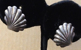 Vintage 1950s Hand Crafted Mexican Sterling Silver Scallop Sea Shell Clip On Bac - £38.25 GBP