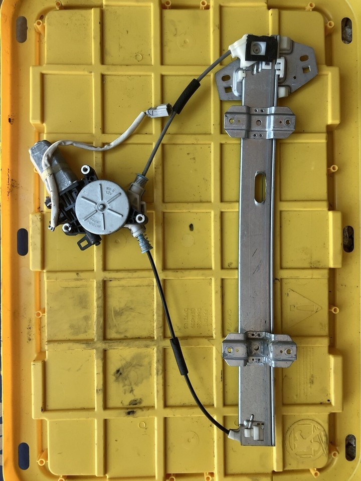 2002 02 Acura RL Passenger Frond Door Window Regulator and motor - $123.74
