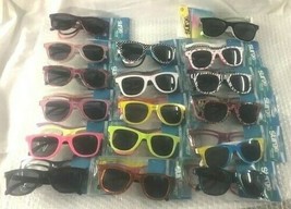NWT Surge Womens Juniors FUN Sunglasses 4 pairs in 1 Snap Front  Fashion A9-25 - £4.00 GBP