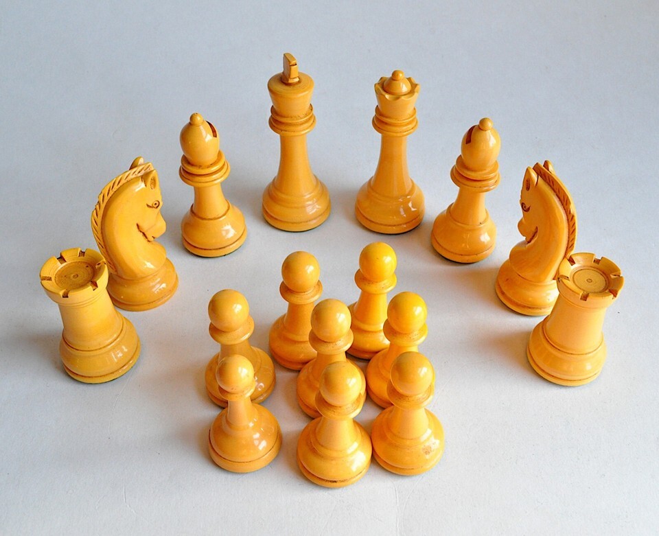 Carved Bakelite Chess Set Cherry Red Butterscotch Yellow Complete Catalin VTG Item image 11
