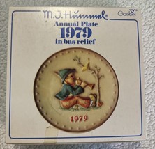 Goebel M.J. Hummel 9th Annual Plate 1979 in Bas Relief #8633 Collectible... - $12.19