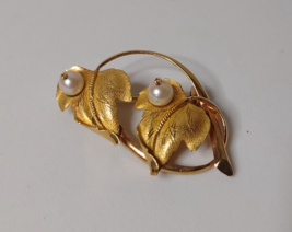 Very Pretty Vintage 18K Gold And Pearl Leaf Brooch - £378.57 GBP