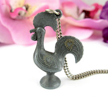 Rooster Dark Silvertone Cast Metal Pendant Vintage Necklace Country Heart Chick - £14.99 GBP