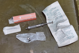 Vtg Soviet Antique Glass Old Medical Syringe 2ml Reusable Hypodemic USSR+2needle - £9.24 GBP