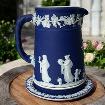 Vintage Wedgwood Cobalt Blue Jasperware Small Pitcher W/ Liner Underplat... - €61,36 EUR