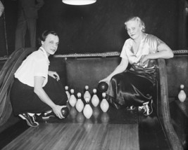 Women bowlers with bowling balls and pins 1936 Photo Print - £6.93 GBP+