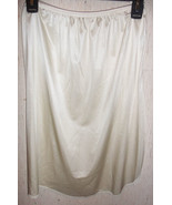 EXCELLENT WOMENS Vanity Fair 24&quot; IVORY HALF SLIP  SIZE M - €16,20 EUR