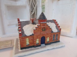 Hawthorne Village Town Offices Stockbridge  Lighted Building &amp; Cord COA - $368.96 MXN