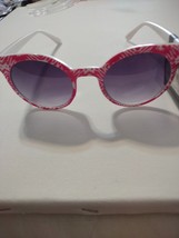 NEW Foster Grant SURGE SUNGLASSES Cute Round Fashion PINK + White - $145.89 MXN