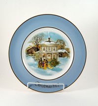 Avon Christmas Plate &quot;Carollers In The Snow&quot; Gold Trim Vintage 1977 In Box - £8.27 GBP