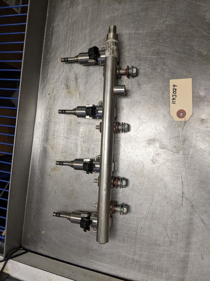 Fuel Injectors Set With Rail For 14-17 Buick Regal  2.0 12654650 - $164.19