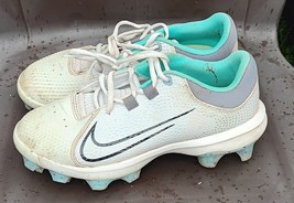 nike softball shoes \ size 8 womens - $272.48 MXN